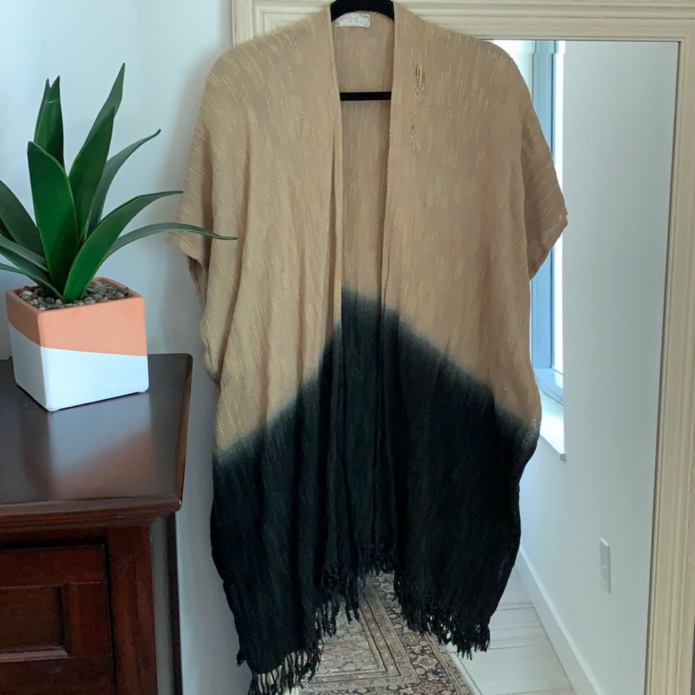 FREE PEOPLE tan + black distressed kimono with fringe (one size)  ✨